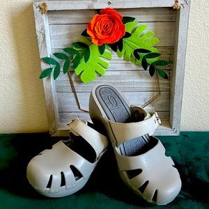 Dr. School’s Dance On Clog